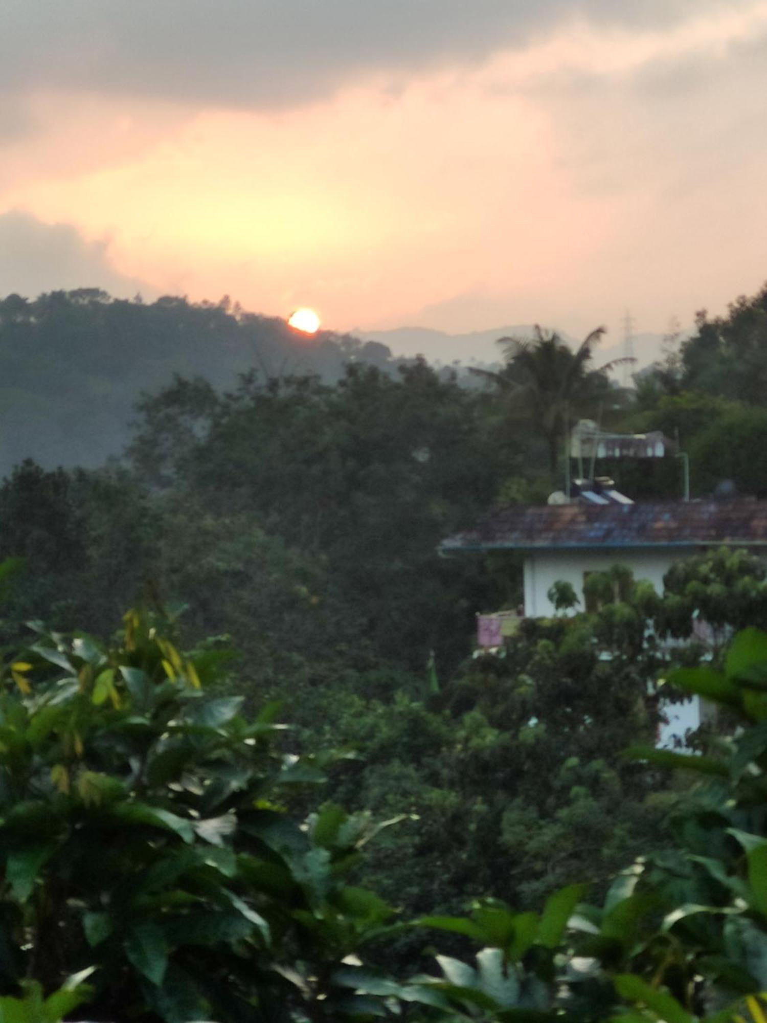 Soly'S Villa Homestay มุนนาร์ ภายนอก รูปภาพ